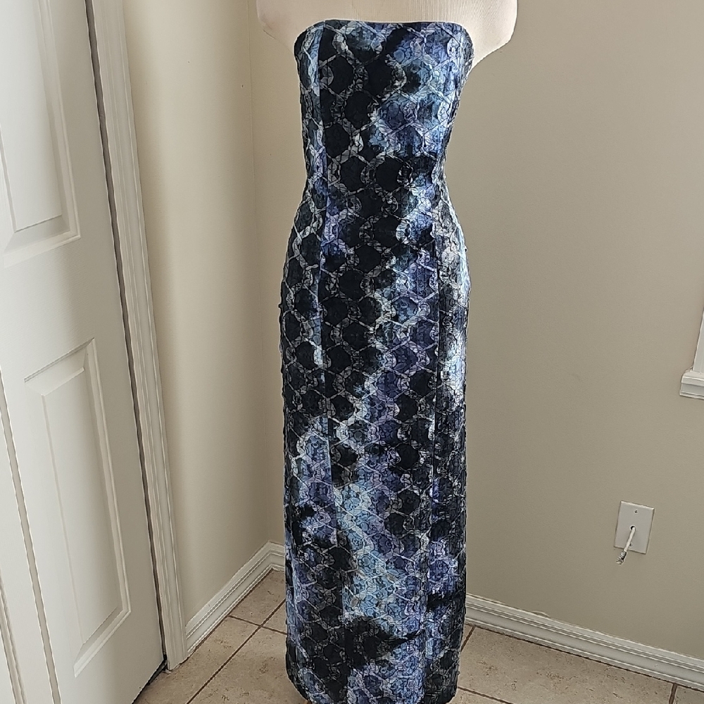 Rue De La Paix Boutique Elegant Strapless Blue‎ and Black Dress. 7